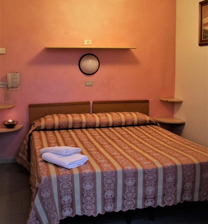 Hotel Midi Riccione Buitenkant foto